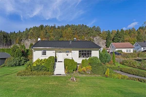 Velholdt enebolig med fantastisk tomt!